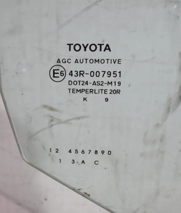 Glace porte av d TOYOTA YARIS 2 PHASE 2 occasion