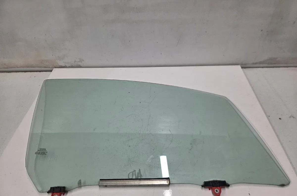 Glace porte av d TOYOTA YARIS 3 PHASE 2 occasion