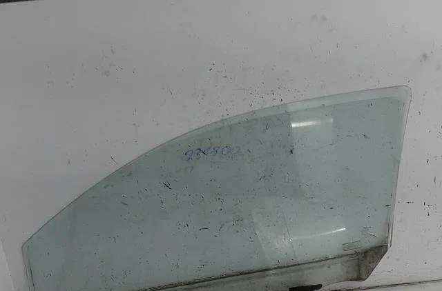 Glace porte av d Toyota YARIS (_P1_) 1.3 (scp12_, scp13_) (2002-2005) occasion