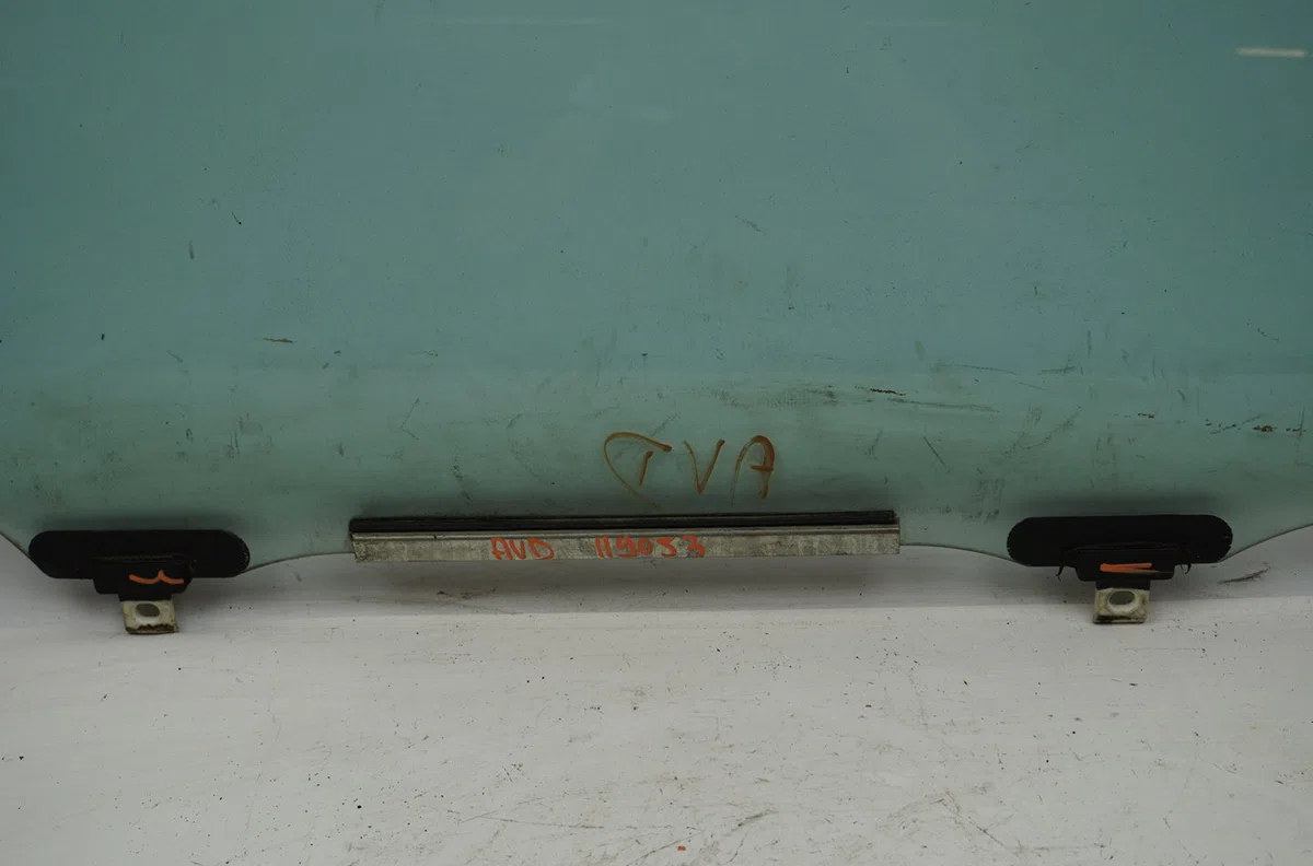 Glace porte av d Toyota YARIS (_P9_) 1.4 d-4d (nlp90_) (2005-2012) occasion