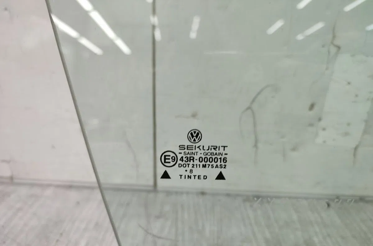 Glace porte av d VOLKSWAGEN POLO 3 PHASE 1 occasion