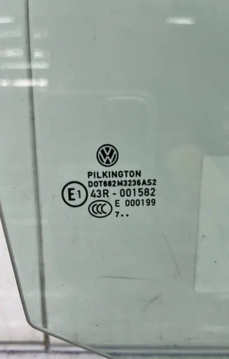 Glace porte av d VOLKSWAGEN TOURAN 1 PHASE 2 occasion