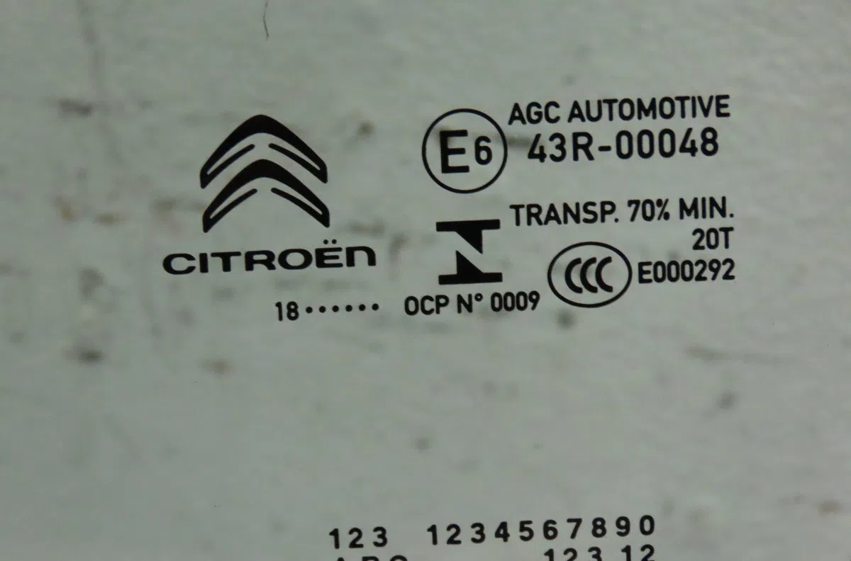 Glace porte av g Citroen C3 III (SX) 1.2 puretech 82 (2018) 5 portes occasion