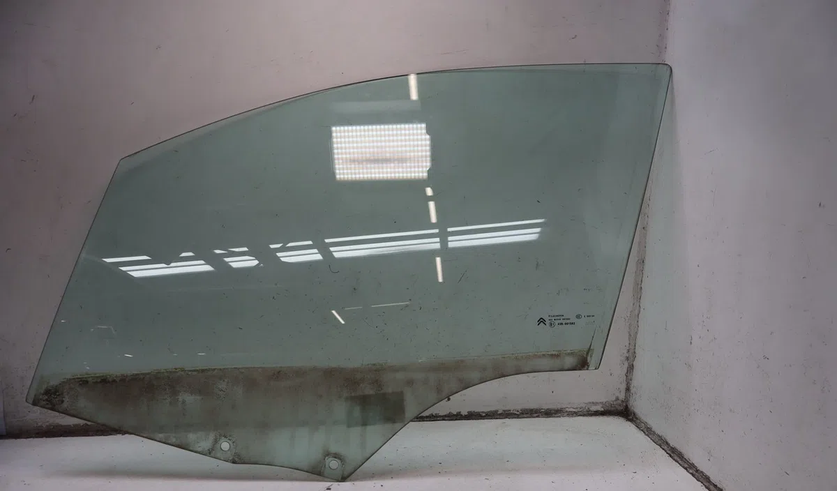 Glace porte av g Citroen C4 II (NC_) 1.6 hdi 90 (2009) 5 portes occasion