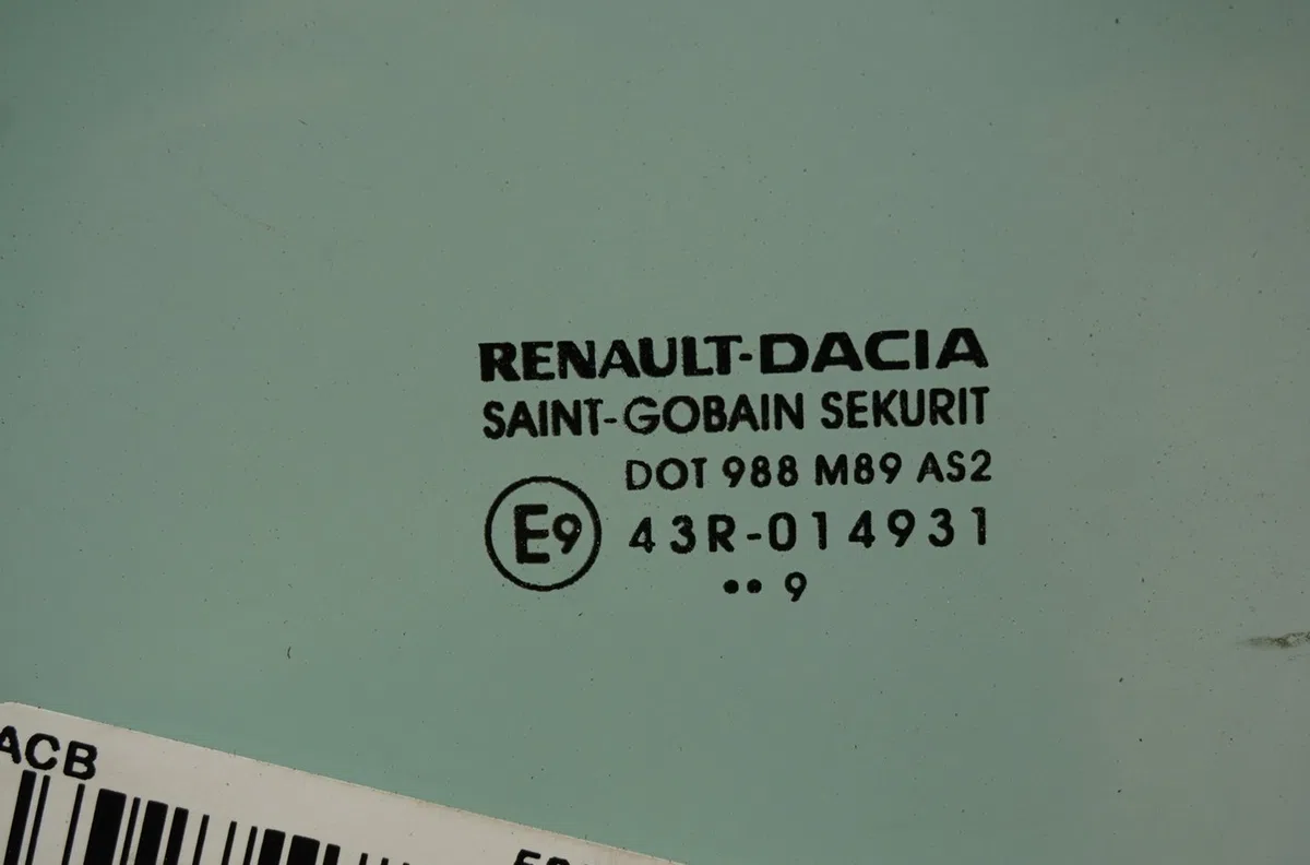 Glace porte av g Dacia SANDERO II 1.5 blue dci 95 (b8jl) (2018) occasion