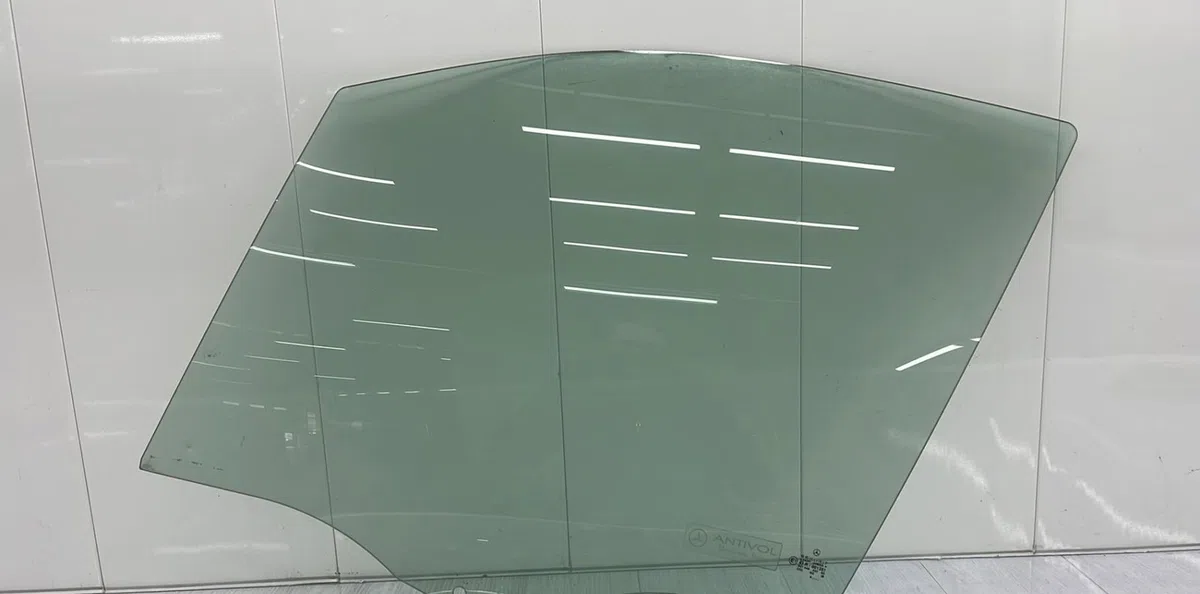 Glace porte av g MERCEDES CLASSE A 168 PHASE 1 occasion