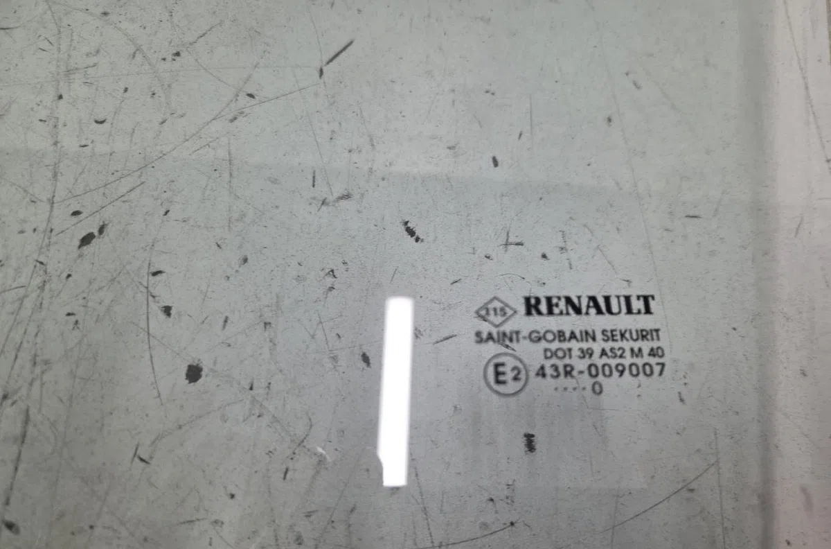 Glace porte av g RENAULT CLIO 3 PHASE 2 occasion