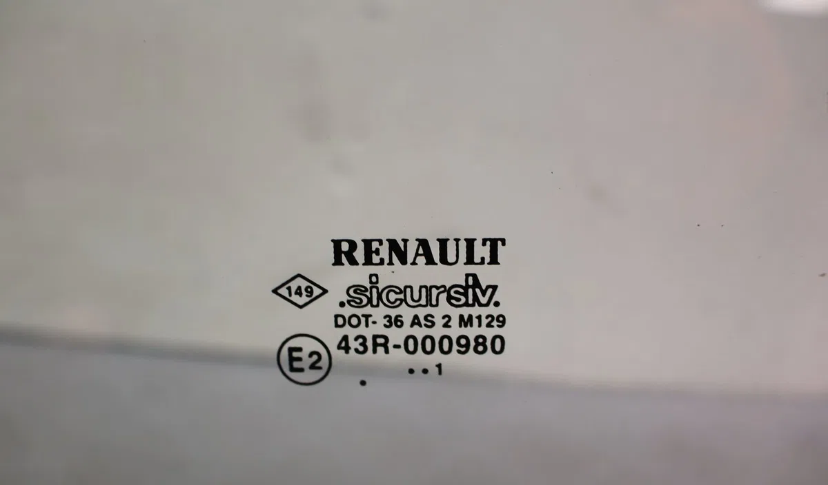 Glace porte av g Renault CLIO II (BB_, CB_) 1.4 16v (b-cb0p, bb13) (2000-2008) 5 portes occasion