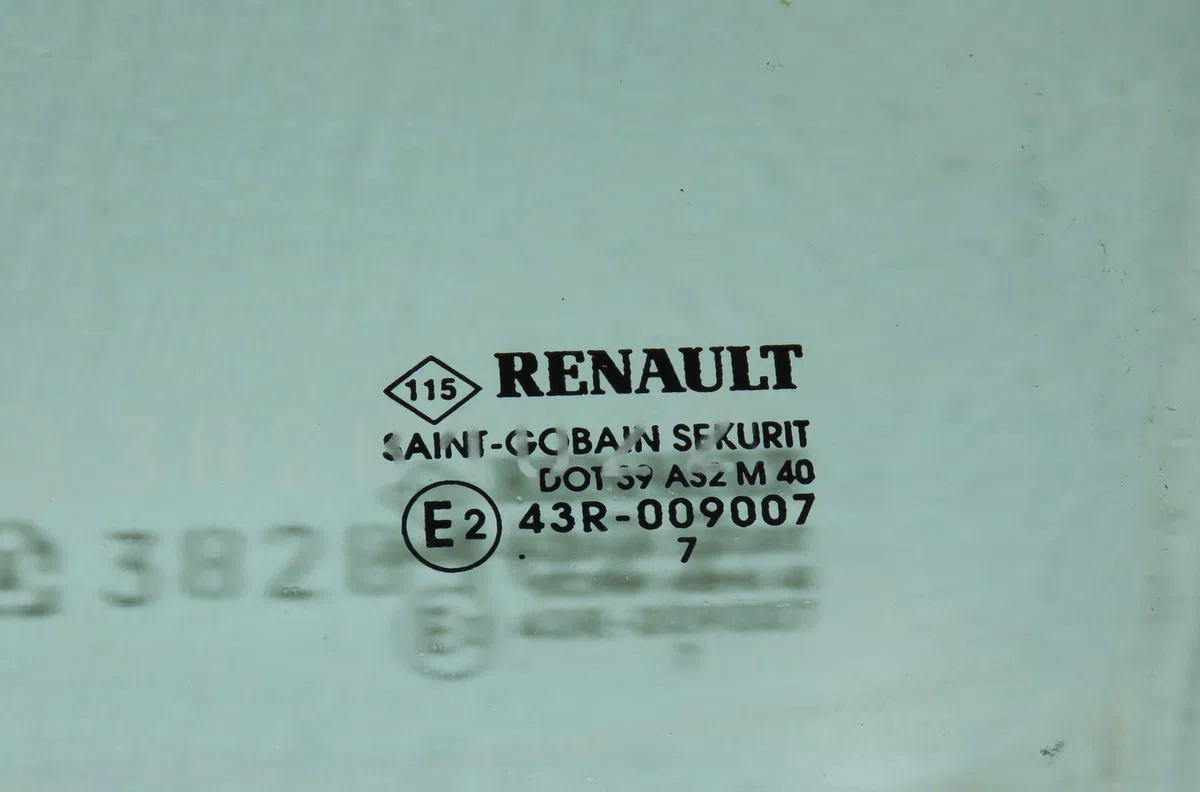 Glace porte av g Renault CLIO III (BR0-1, CR0-1) 1.5 dci (c-br0g, c-br1g) (2005-2012) 5 portes occasion