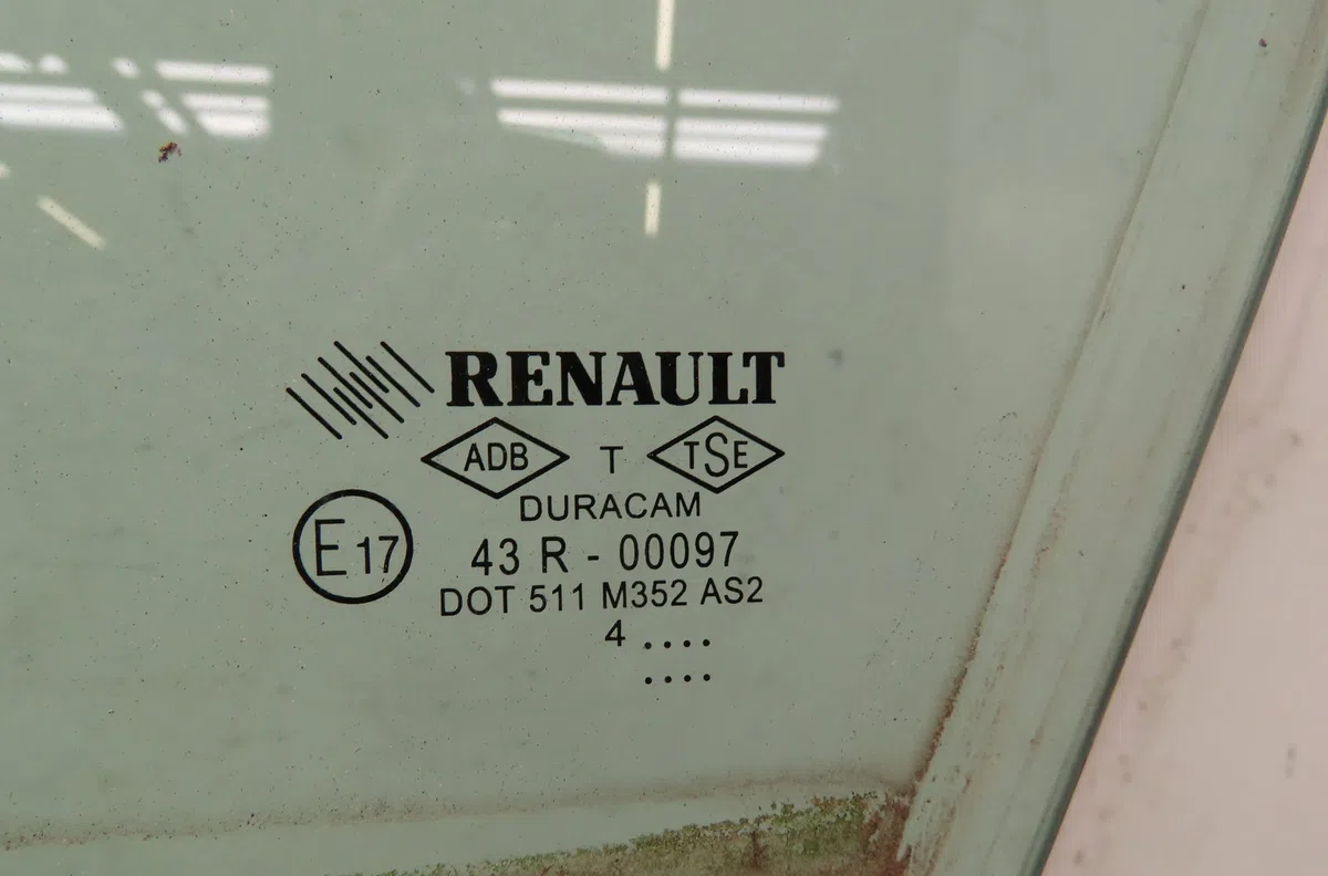 Glace porte av g Renault CLIO IV (BH_) 1.6 rs (bhj4, bhj6, bhmm) (2013) occasion