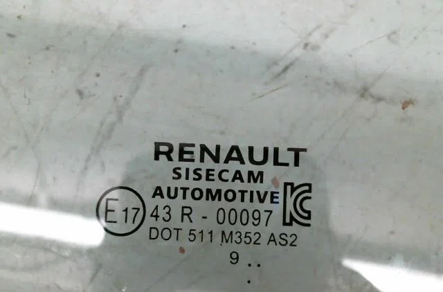 Glace porte av g Renault CLIO V (B7_) 1.5 blue dci 115 (b7ad) (2019) occasion
