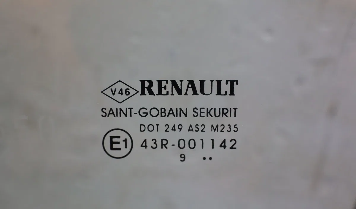 Glace porte av g Renault MEGANE III 3-5 portes (BZ0-1_, B3_) 1.9 dci (bz0n, bz0j) (2008) occasion