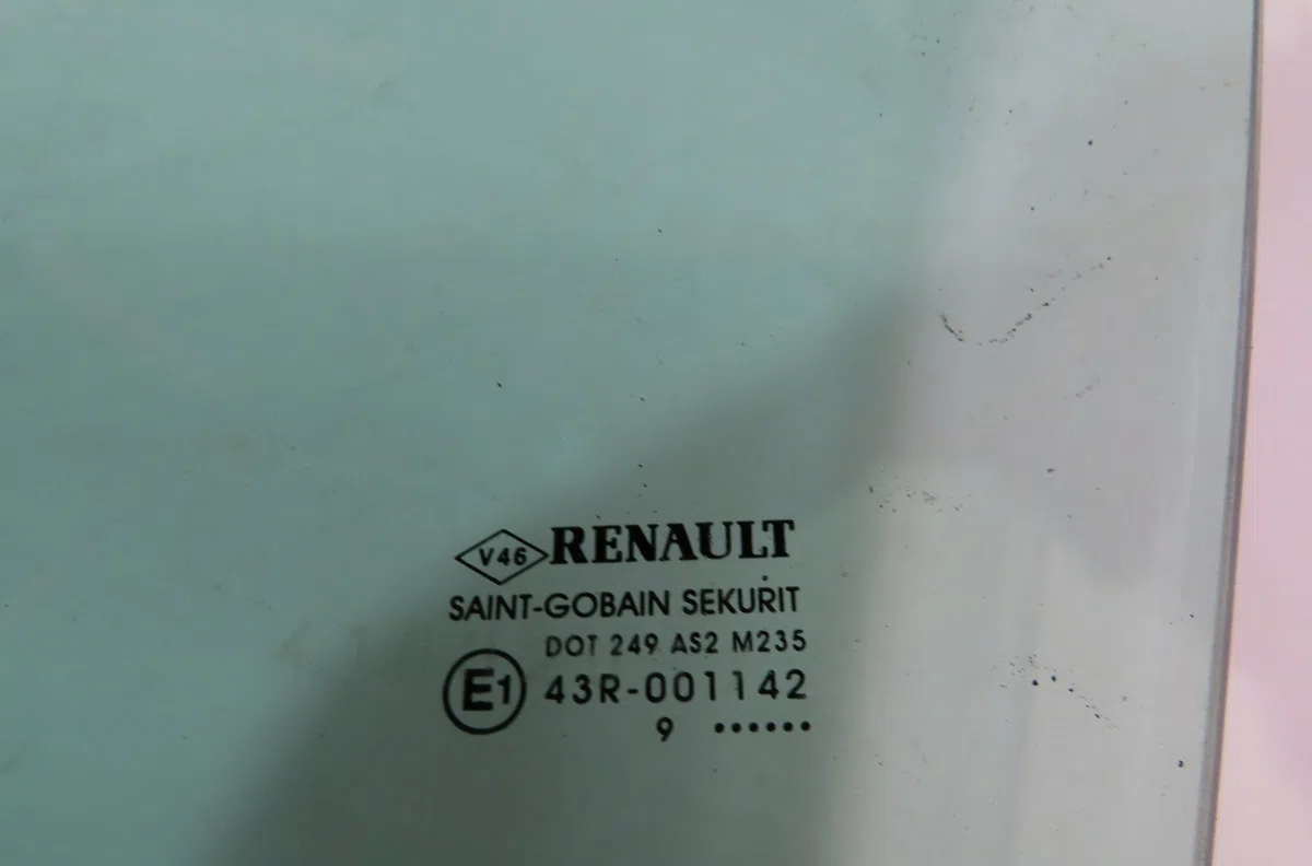 Glace porte av g Renault MEGANE III Grandtour (KZ0-1) 1.5 dci (kz1m, kz1w, kz0r) (2009) occasion