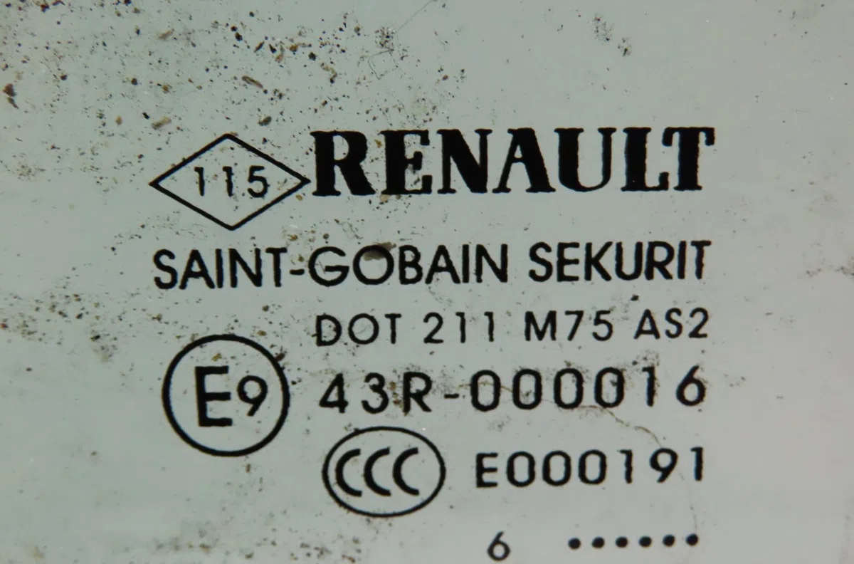 Glace porte av g Renault MEGANE IV 3-5 portes (B9A-M-N_) 1.6 dci 130 (b9a4) (2015) occasion