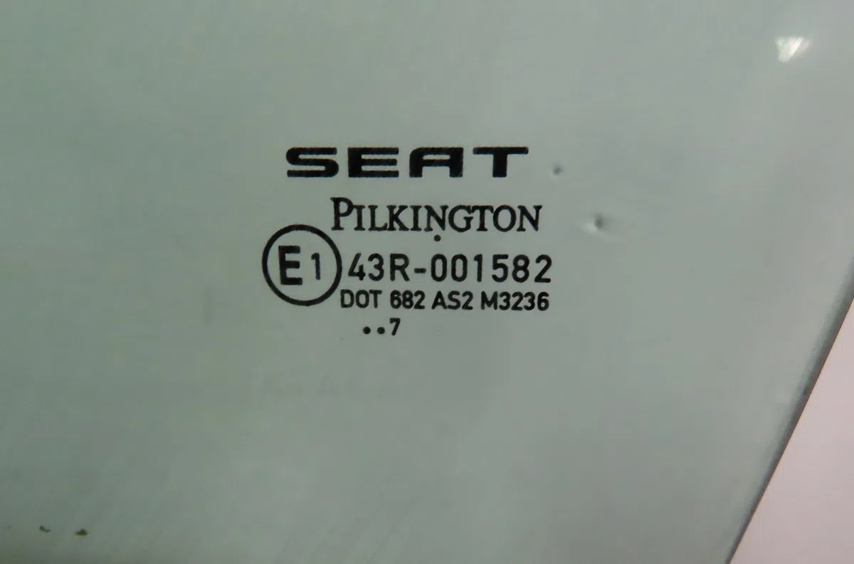 Glace porte av g Seat LEON (1P1) 1.9 tdi (2005-2010) 5 portes occasion