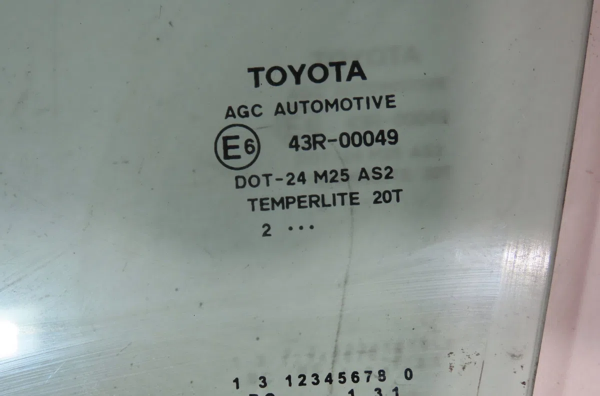 Glace porte av g Toyota AURIS (_E18_) 1.8 hybrid (zwe186_) (2012-2018) occasion