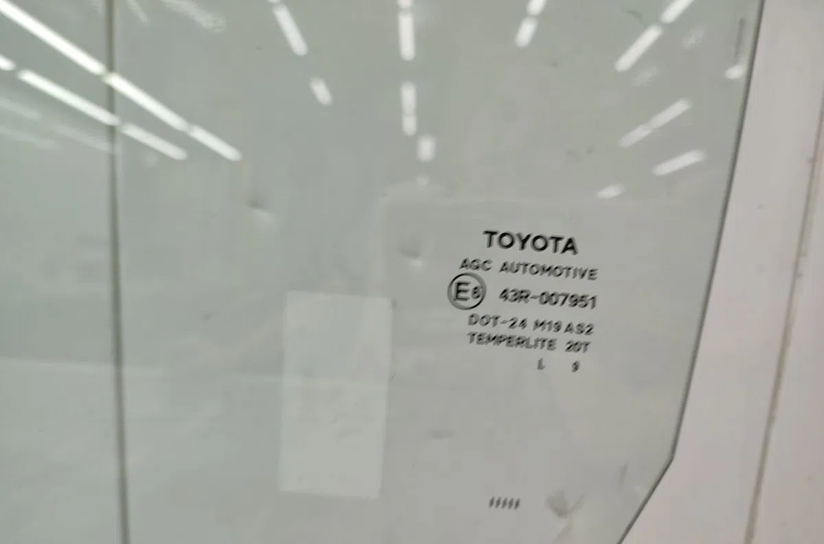 Glace porte av g TOYOTA YARIS 2 PHASE 1 occasion