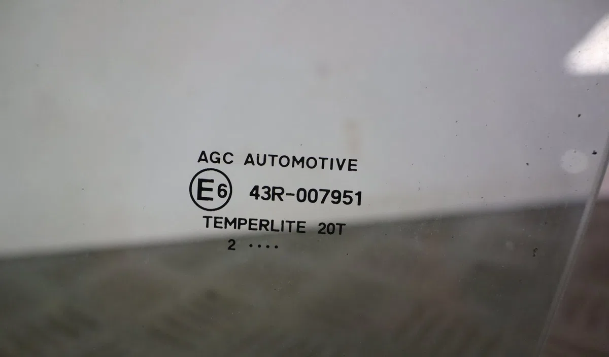 Glace porte av g Toyota YARIS (_P21_, _PA1_, _PH1_) 1.5 hybrid (mxph10, mxph11) (2020) 5 portes occasion