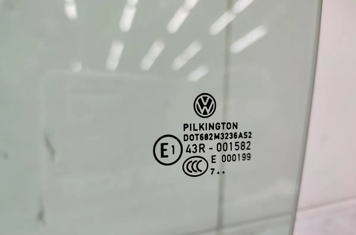 Glace porte av g VOLKSWAGEN TOURAN 1 PHASE 2 occasion