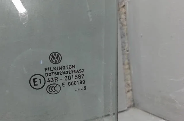 Glace porte av g Volkswagen TOURAN (1T1, 1T2) 1.6 (2003-2010) occasion