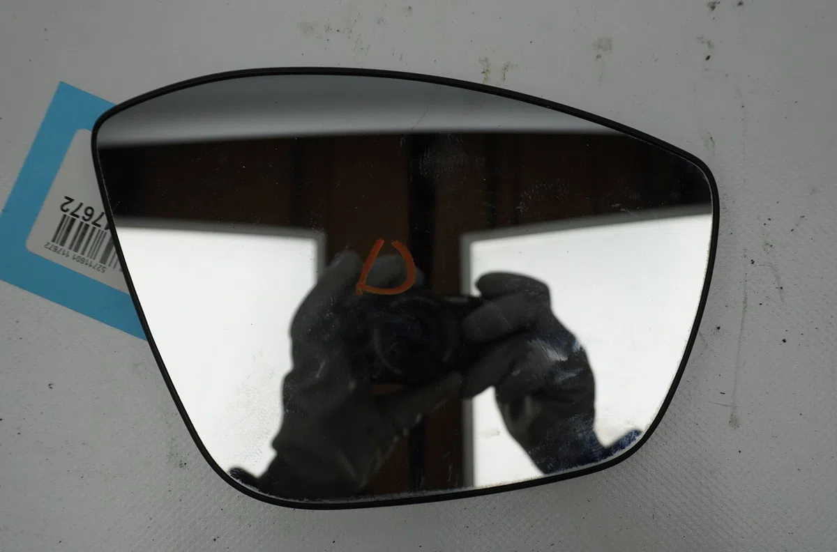 Glace  retroviseur exterieur droit Peugeot 208 I (CA_, CC_) 1.4 hdi (2012) 3 portes occasion