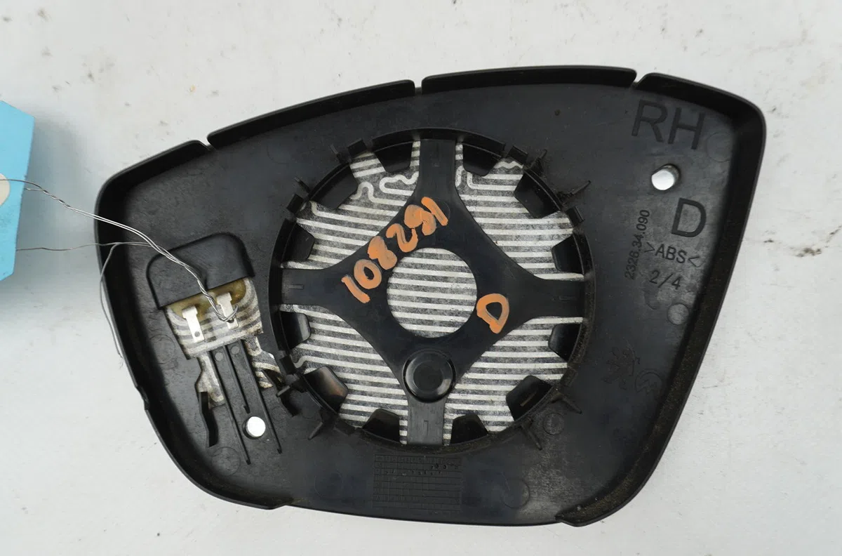 Glace  retroviseur exterieur droit Peugeot 208 I (CA_, CC_) 1.6 bluehdi 100 (2015) 5 portes occasion