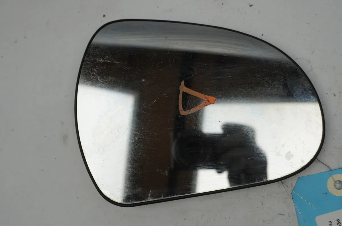 Glace  retroviseur exterieur droit Peugeot 308 I (4A_, 4C_) 1.6 hdi (2007-2014) 5 portes occasion