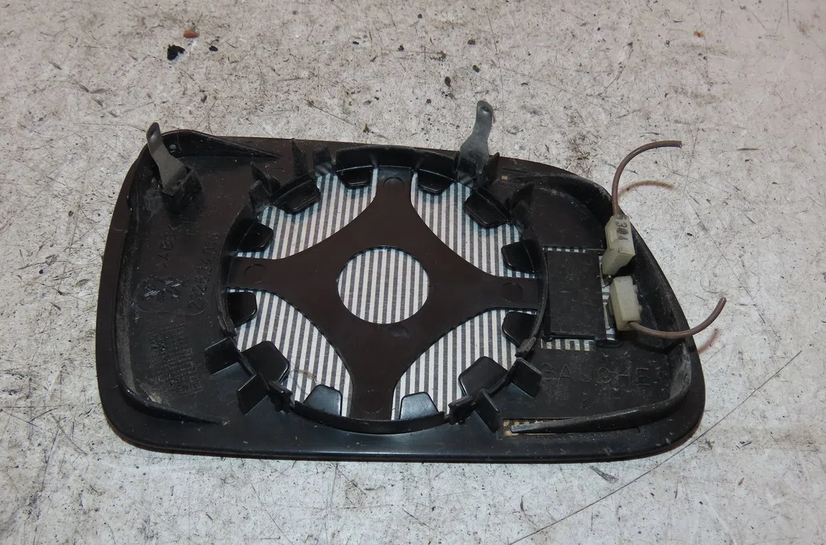 Glace  retroviseur exterieur gauche Peugeot 407 (6D_) 2.0 hdi 135 (6drhrh, 6drhre, 6drhrg, 6drhrj) (2004-2010) 4 portes 