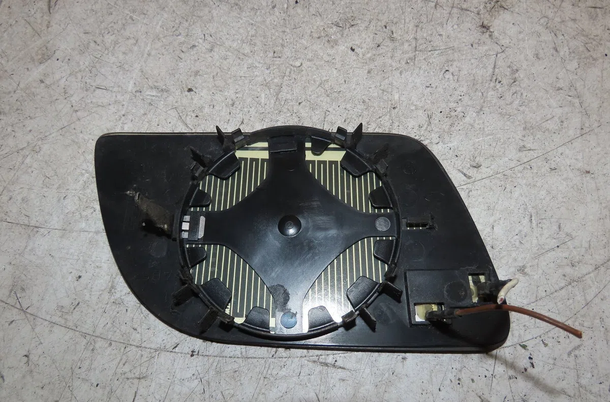 Glace  retroviseur exterieur gauche Volkswagen POLO (9N_, 9A_) 1.4 16v (2001-2008) occasion