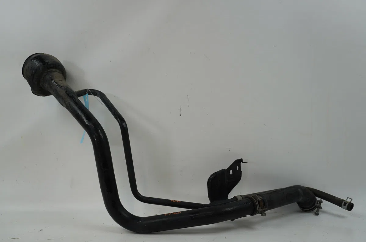 Goulotte carburant Nissan ALMERA II Hatchback (N16) 1.8 (2000-2002) occasion