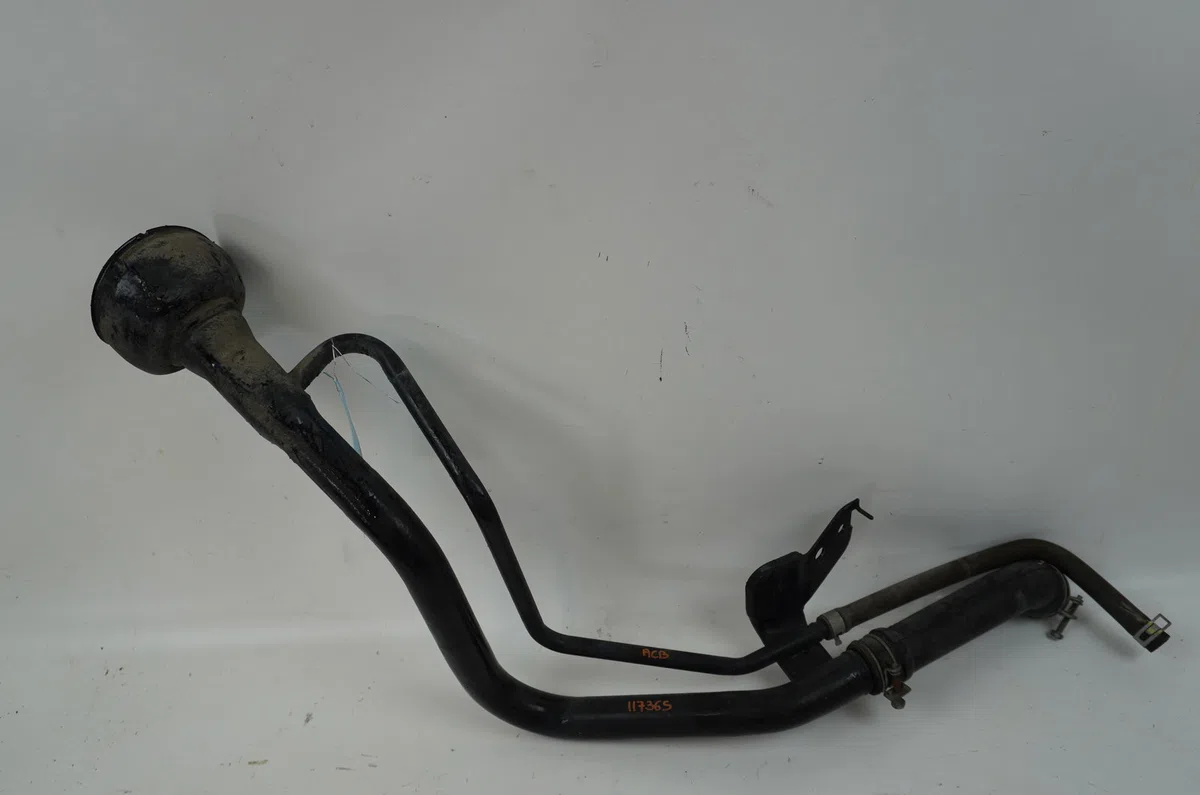 Goulotte carburant Nissan ALMERA II Hatchback (N16) 1.8 (2000-2002) occasion
