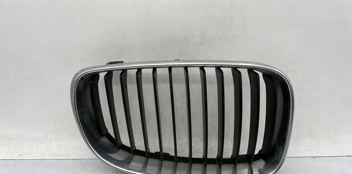 Grille calandre d BMW SERIE 1 E87 PHASE 2 occasion