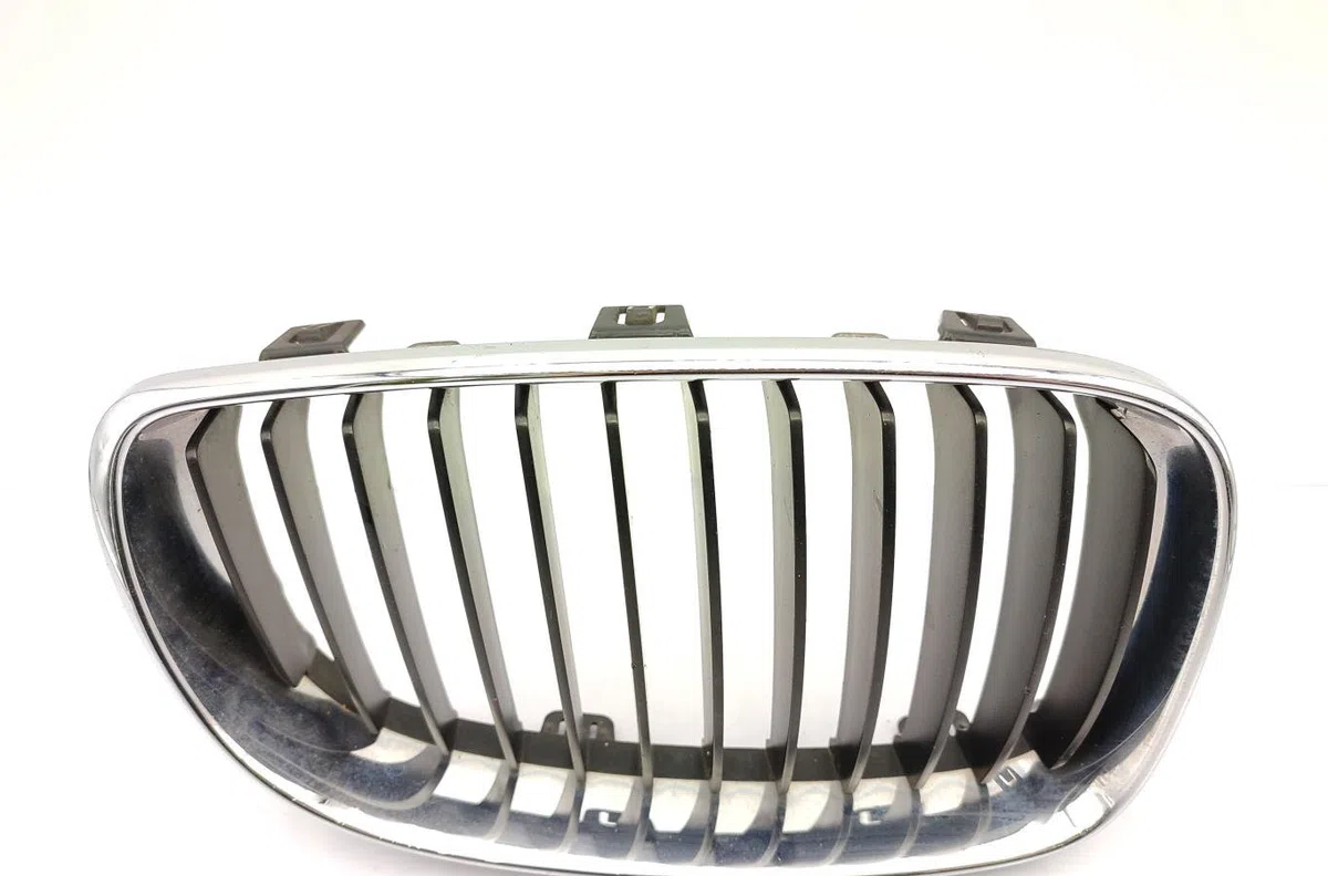 Grille calandre d BMW SERIE 1 E87 PHASE 2 occasion