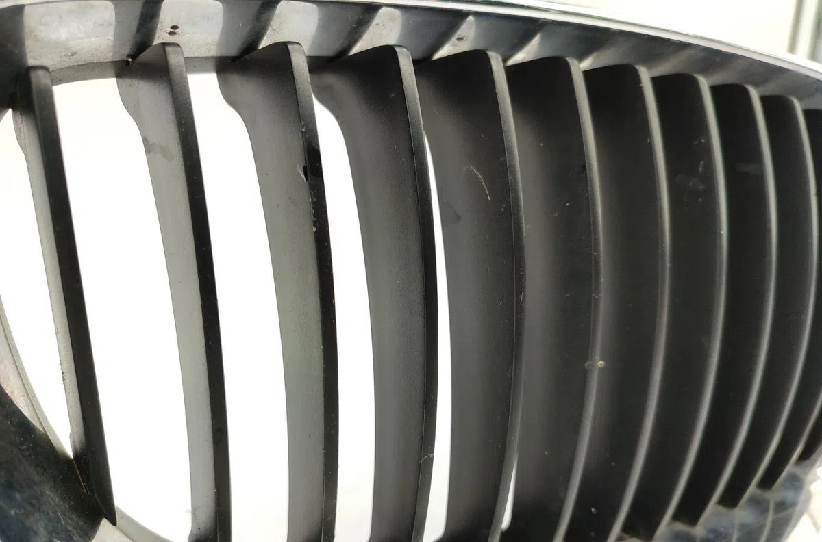 Grille calandre d BMW SERIE 1 E87 PHASE 2 occasion