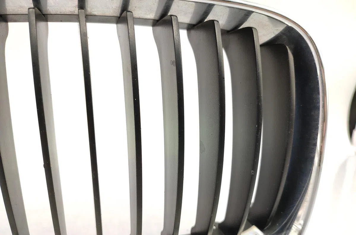 Grille calandre d BMW SERIE 1 E87 PHASE 2 occasion