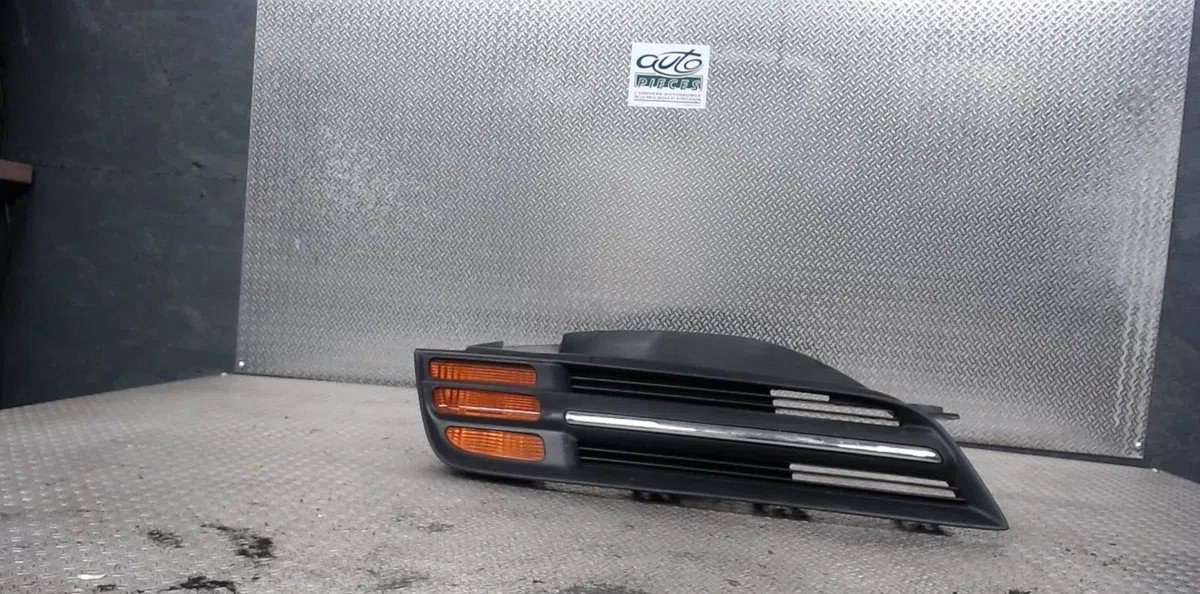 Grille calandre d NISSAN MICRA 3 PHASE 1 occasion