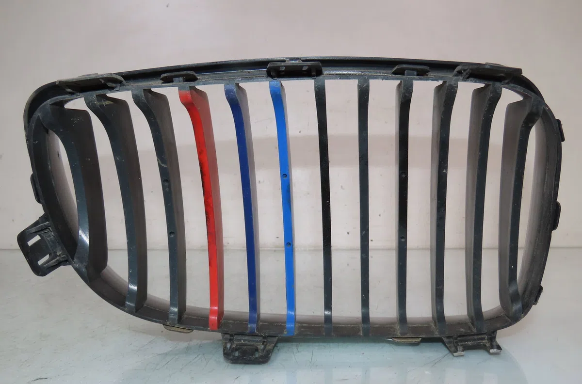 Grille calandre g Bmw 1 (E81) 118 d (2006-2011) 3 portes occasion