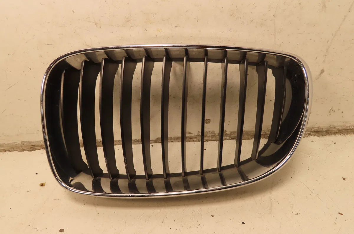 Grille calandre g Bmw 1 (E87) 118 d (2004-2007) 5 portes occasion