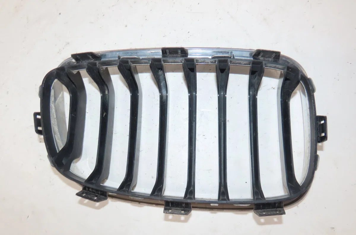 Grille calandre g Bmw 1 (F20) 120 d (2011-2015) occasion