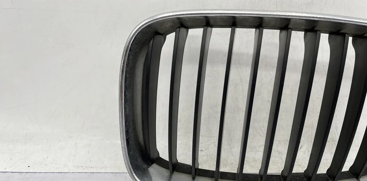 Grille calandre g BMW SERIE 1 E87 PHASE 2 occasion
