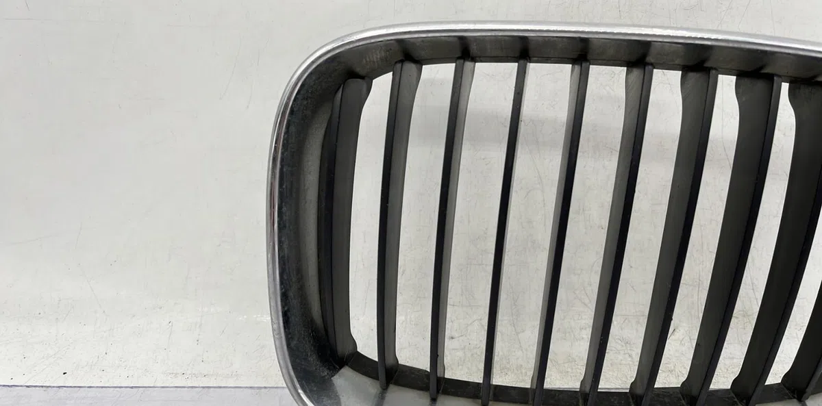 Grille calandre g BMW SERIE 1 E87 PHASE 2 occasion