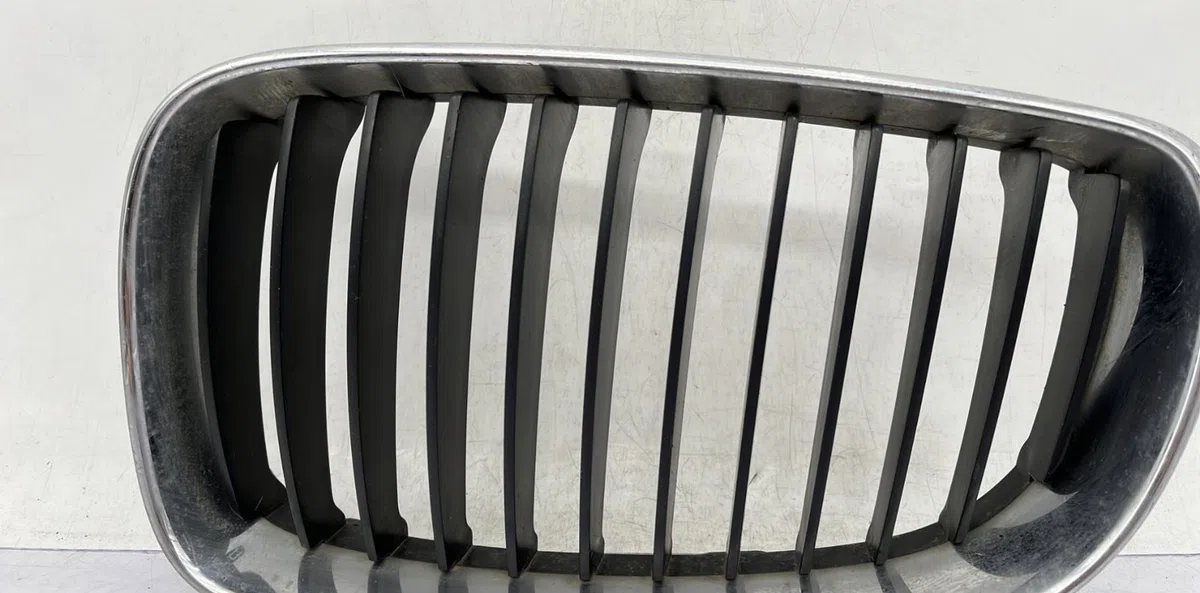 Grille calandre g BMW SERIE 1 E87 PHASE 2 occasion