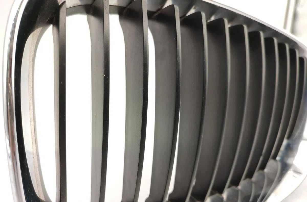 Grille calandre g BMW SERIE 1 E87 PHASE 2 occasion