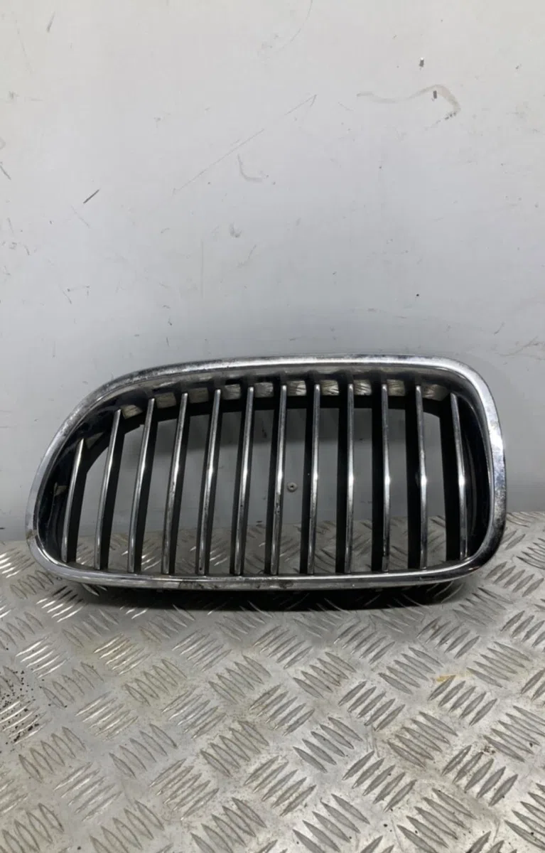 Grille calandre g BMW SERIE 5 F10 PHASE 1 occasion