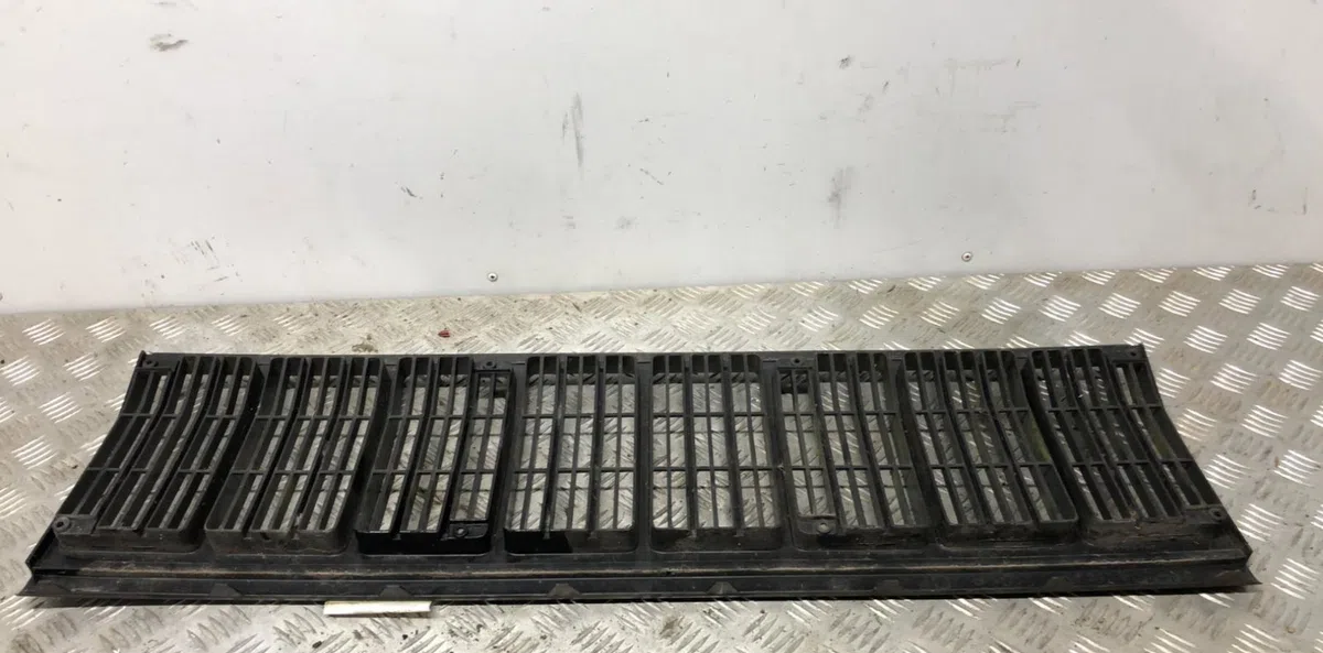 Grille calandre JEEP CHEROKEE occasion