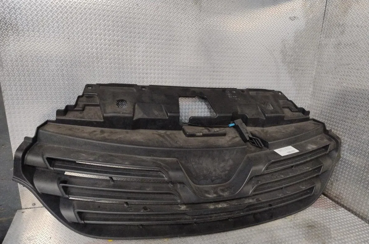 Grille calandre RENAULT TRAFIC 3  TRAFIC 3 LONG PHASE 2 occasion
