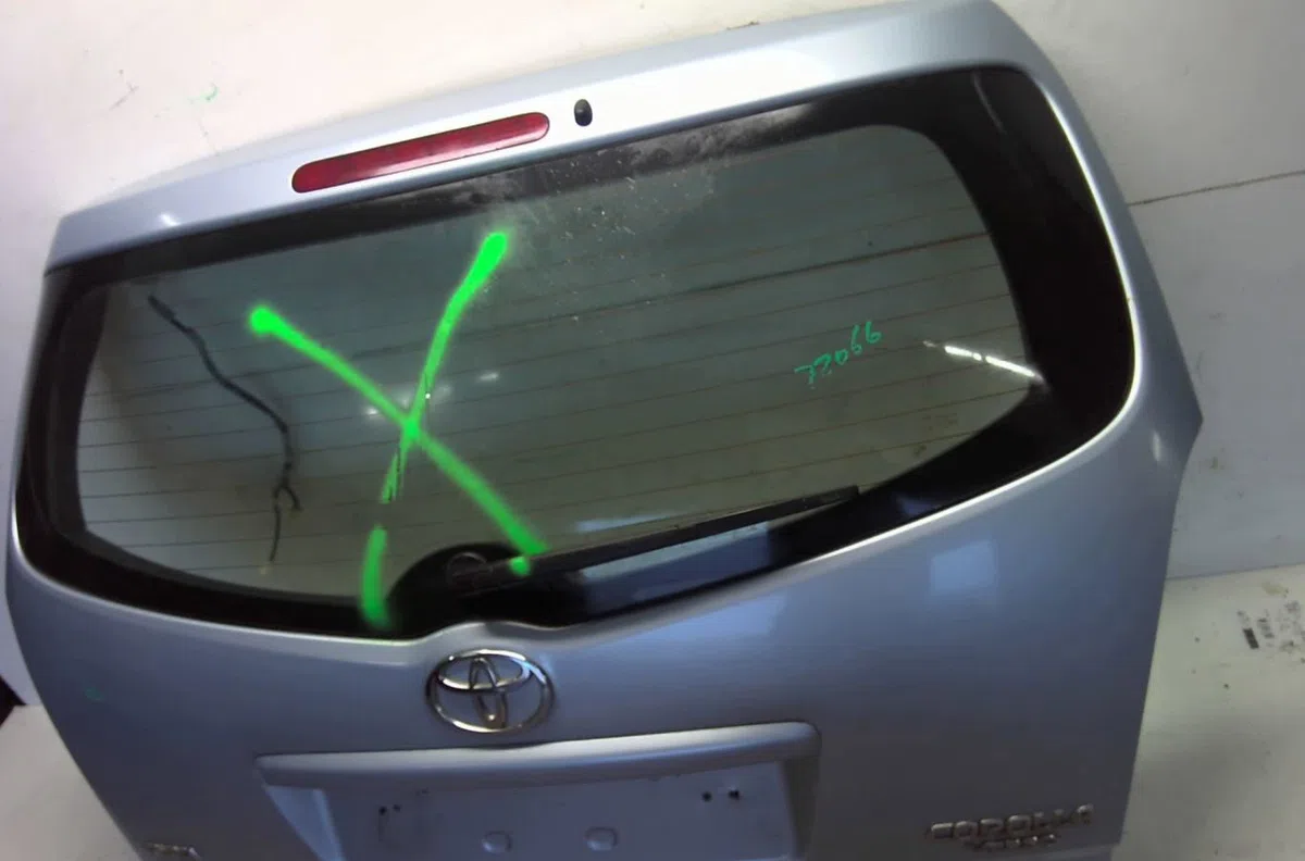 Hayon Toyota COROLLA Verso (ZER_, ZZE12_, R1_) 2.2 d-4d (aur10_) (2005-2009) 5 portes occasion
