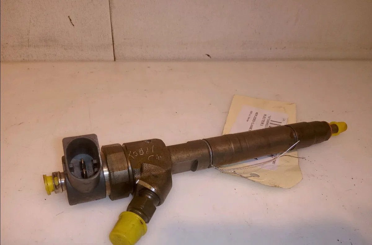 Injecteur 5 MERCEDES CLASSE E III 2002 occasion