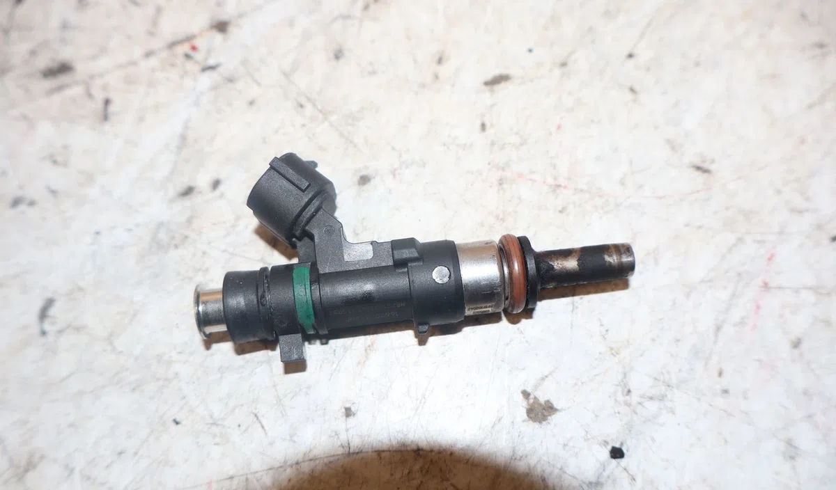 Injecteur Dacia LOGAN MCV II Tce 90 (k8m1) (2013) occasion