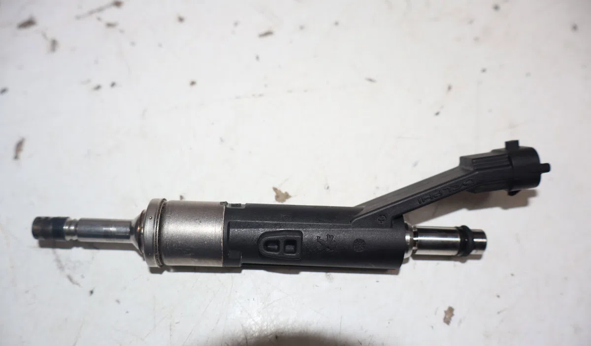 Injecteur Peugeot 208 I (CA_, CC_) 1.2 thp 110 (2013) occasion